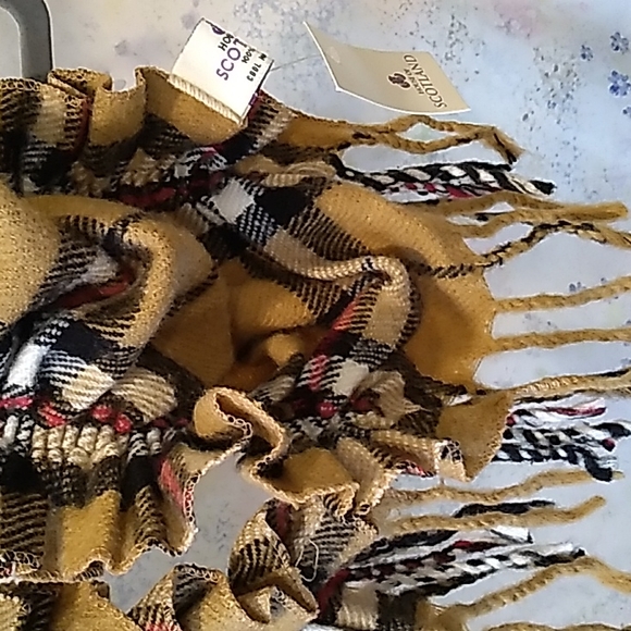 House of Scotland elasticated tartan plaid rouched fringed neck scarf. Acrylic - Picture 2 of 4